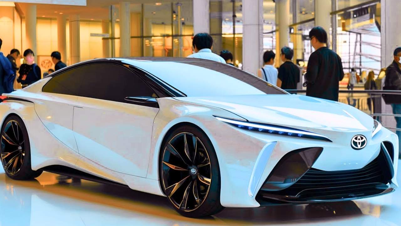 2026 Toyota Camry Launched: 46 km/l Hybrid Mileage, Smart Tech Interior
